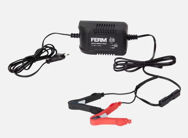 CHARGEUR DE BATTERIE VOITURE AUTO/MOTO 6 et 12 VOLTS 2A câble 180 cm bateau moto