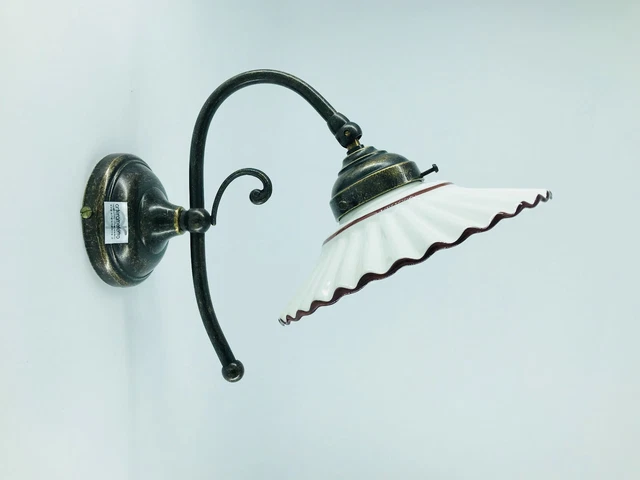 Lampada da parete applique in ottone anticato e paralume ceramica bianca marrone