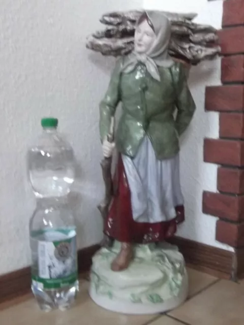 Top Large Old Porcelain Figurine " Old Woman With Firewood " From Royal-Dux #