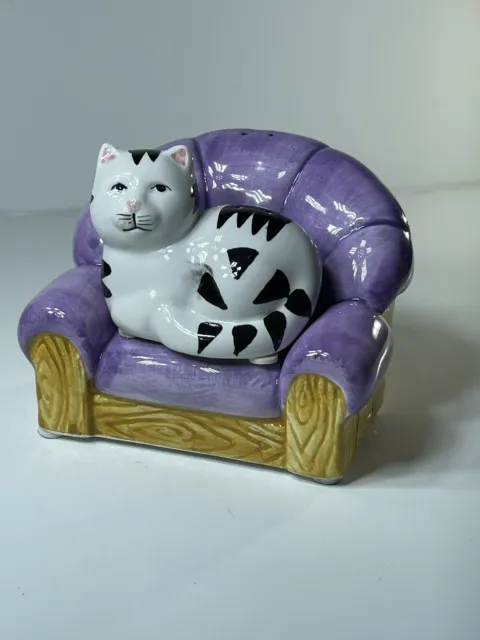 Vintage Stackable cat on couch salt and pepper shakers