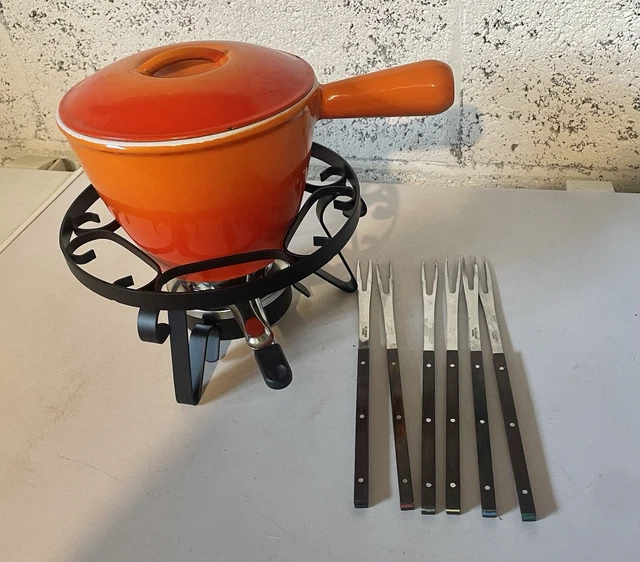 VINTAGE COUSANCES / Le Creuset Fondue Set - Fondue Pan/Pot - Stand - Forks EUR 22,83 - FR