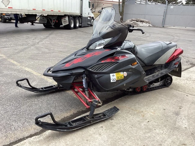 2006 Yamaha Apex RTX With Reverse    BLACK RED