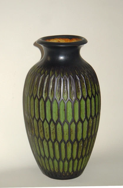 MOUGIN. Nancy. Vase africaniste "GÉOMÉTRIE"