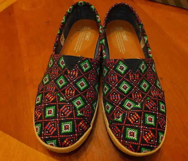 TOMS black woven Alpargata slip-on shoes w geometric pattern women sz 7.5