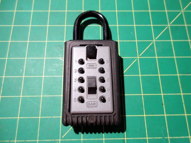 GE Security Supra Division Key Safe Hanging Lock Box Safe Home Real Estate