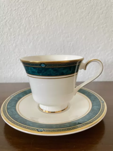 ROYAL DOULTON BILTMORE PATTERN BONE CHINA H5189 Cup and Saucer Set 1990