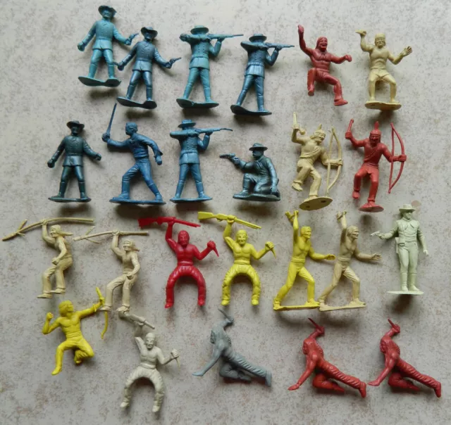 24 Vintage 60mm Marx Fort Apache playset plastic toy cavalry & Indian figures