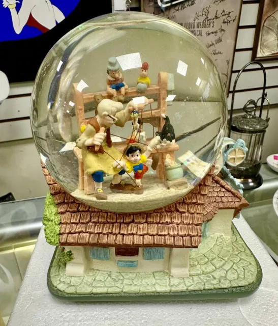 DISNEY PINOCCHIO SNOW Globe & Music Box/When You Wish Upon a Star NEW
