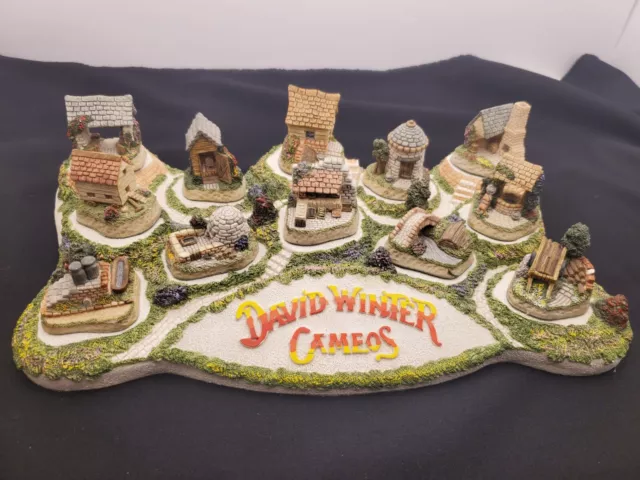 David Winter Cottages Cameo Collection Bright Diorama With COA -Complete