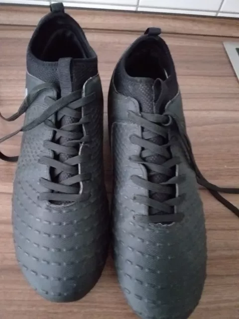 Fila Fußballschuhe mit Stollen , Gr. 43, sehr gut erhalten