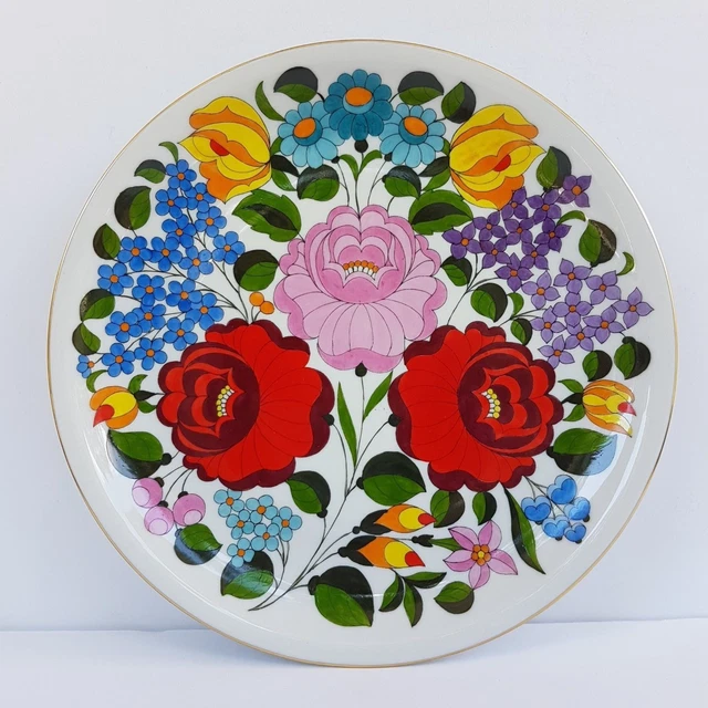 KALOCSA HUNGARY HAND PAINTED PORCELAIN DECORATED WALL PLATE 9 1/2", from 1960's 2