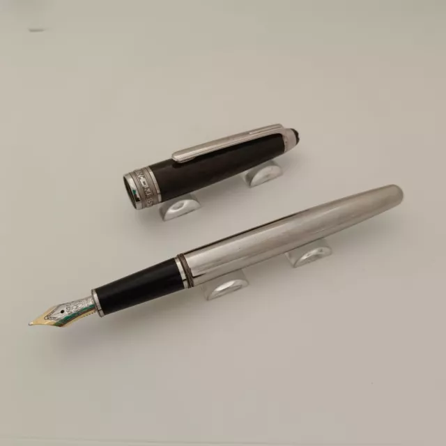 Pluma estilográfica Montblanc Meisterstück Solitaire Classique de acero al...