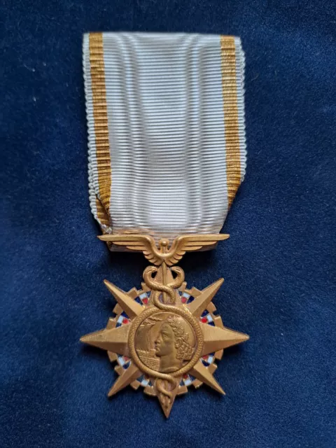 Medaille Chevalier Ordre Merite Commercial En Bronze