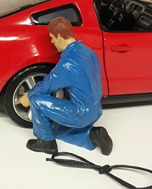 American Diorama 1/18 Mechanic Inflating Tyre Polyresin figure model display