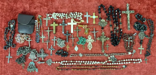 Collection De 35 Chapelets Et Crucifix. Argent, Métal Et Cristal. Xix-Xx Siècle.