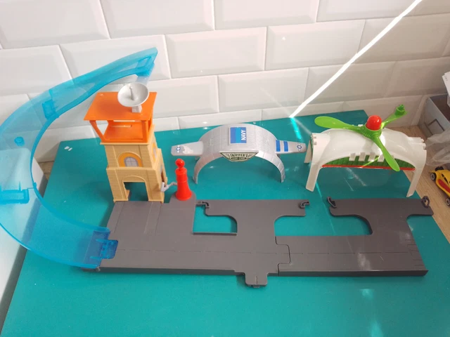 0309236 Planes cars disney pixar lot de bâtiment accessoire ville plastique