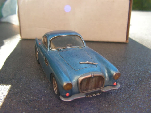 Kit Monté Epokit Belle Epoque 1/43 - Peugeot 203 Record 1953 - Bleue - Boîte