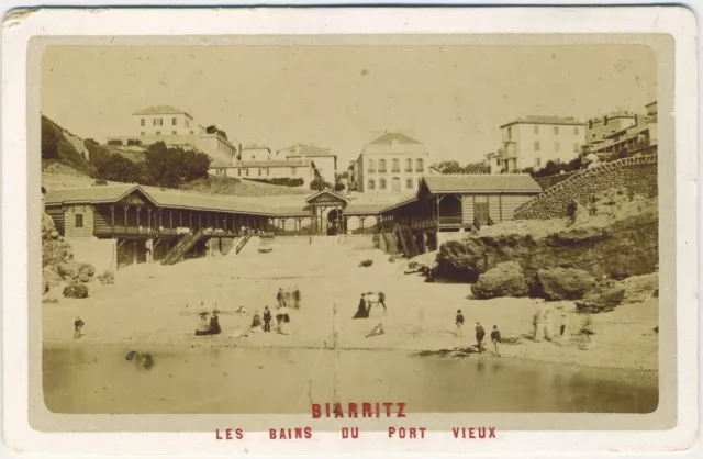 CDV circa 1880. Biarritz (Pyrénées-Atlantiques). Les bains du port vieux.