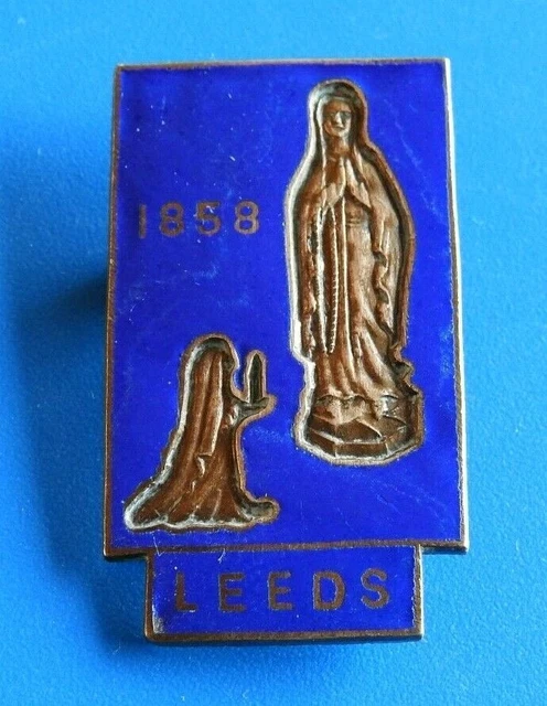 INSIGNE BROCHE RELIGIEUX Émaillée Avec Medaille Beauvais Sj Ndl