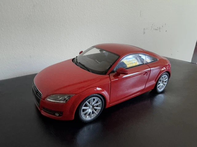 ミニチャンプス AUDI TT ROADSTER 2006 AUTOart Minichamps 1:18 2006 Audi TT Roadster (red) - Awesome Diecast