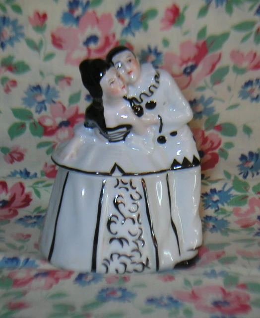 BISCUIT PORCELAINE ANCIEN Pierrot bonbonnière boite à poudre EUR 20,00
