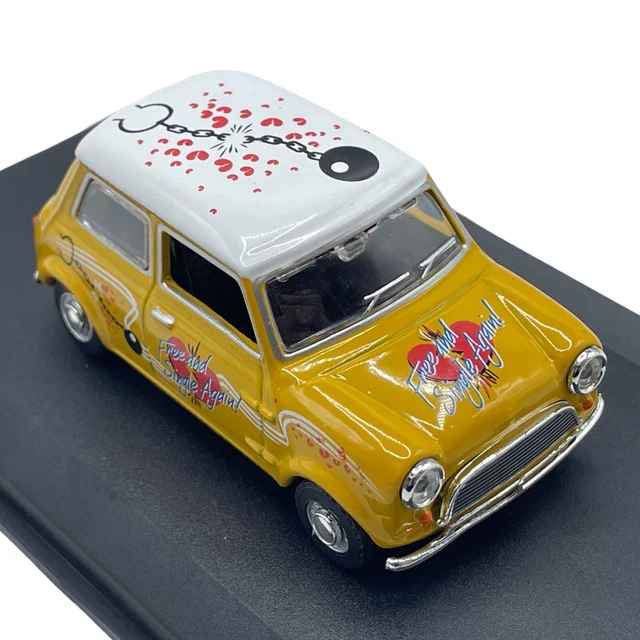 Mini Cooper S Modèle Réduit Avec Drapeau Jaune - Voiture De Collection En Métal à L'Échelle