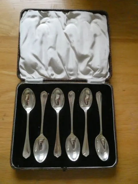 Set di sei cucchiai in argento con marchio distintivo in scatola Sheffield 1933 75 grm peso combinato