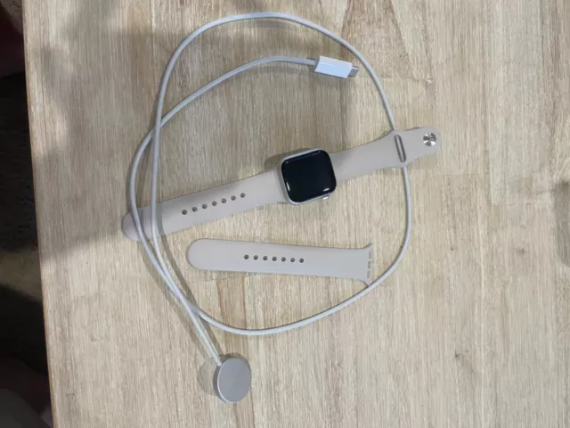 Apple Watch Series 8 45mm Starlight Aluminium Case with Starlight Sport Band...
