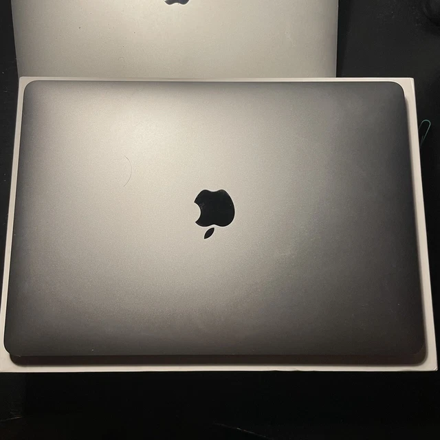 Apple MacBook Pro 13.3" (128 GB SSD, Intel Core i5 8th Gen., 3.90 GHz, 8GB)...