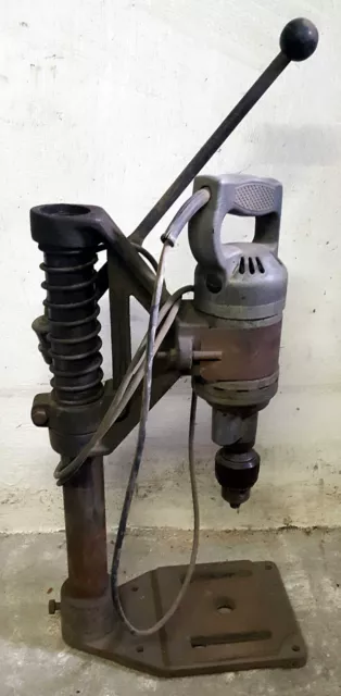Elektrische Handbohrmaschine im Ständer, Nostalgie aus 1950ern, für Sammler Elektrische Handbohrmaschine im Ständer, Nostalgie aus 1950ern, für Sammler
