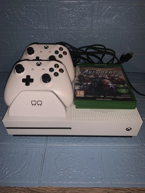 XBOX ONE S 800GB Console With Controllers Rechargeable Battery