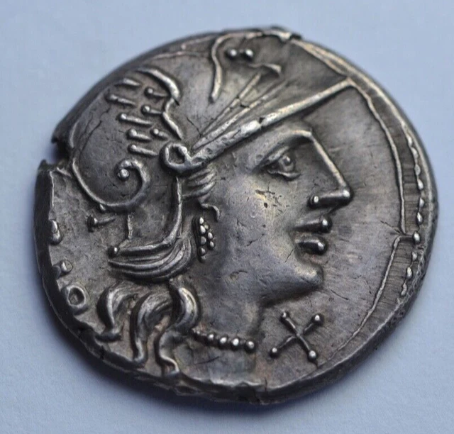 Repubblica Romana, Cn. Trio Lucrezio, denario argento c. 136 a.C., Roma/Dioscuri Repubblica Romana, Cn. Trio Lucrezio, denario argento c. 136 a.C., Roma/Dioscuri