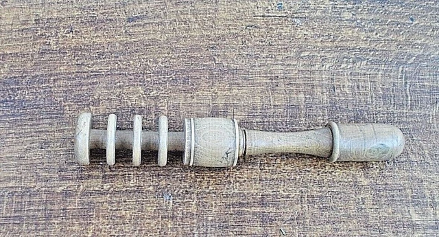 Cousette De Soldat Ancienne En Buis - Objet Militaria XXème Siècle - Collection, Curiosité