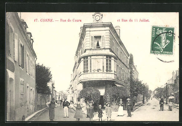 CPA Cosne, Rue de Cours et Rue du 14 Juillet