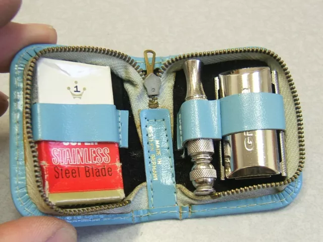 Vintage 1966 Gillette Travel Tech DE Safety Razor Set in Case