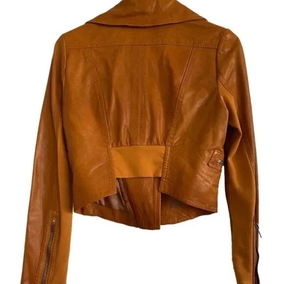 BCBG Maxazria cropped cognac aviator leather jacket. Size S. NEW !! BCBG Maxazria cropped cognac aviator leather jacket. Size S. NEW !!
