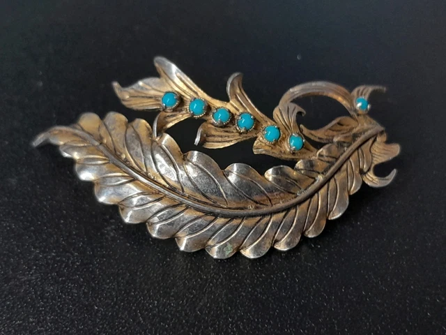 Broche Vintage Authentique Claude Montana En Métal Doré - Logo De La Marque - Occasion