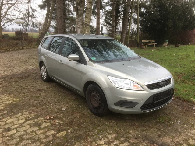 Ford Focus mit Gasanlage, defekte Windschutzscheibe