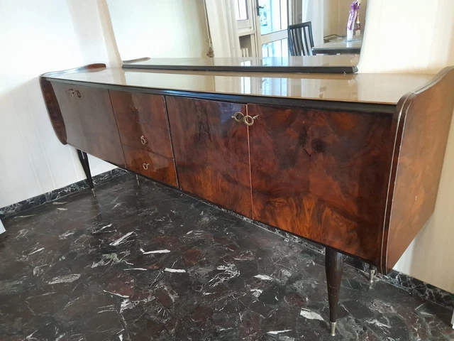 MOBILI VINTAGE ANNI 60. Tavolo con piano in vetro. Madia e credenza ...