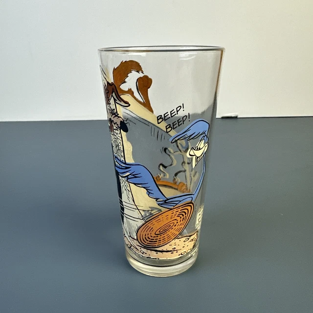 1976 Road Runner Wile E Coyote Pepsi Collector Series Glass Looney Tunes