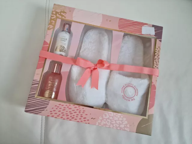 Geschenk Box Set Duschgel Körperlotion Hausschuhe Beauty NEU