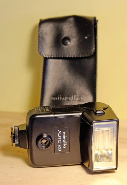 MINOLTA AUTO 28  Flash For Minolta SLR DSLR cameras. With case.  Tested. 