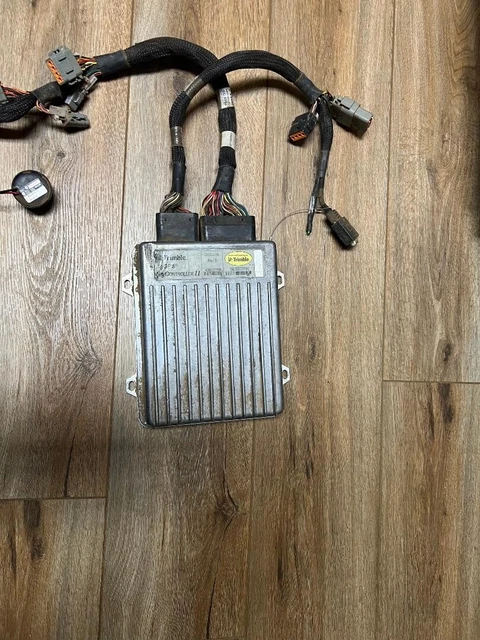 TRIMBLE AgGPS NavController II with Cables
