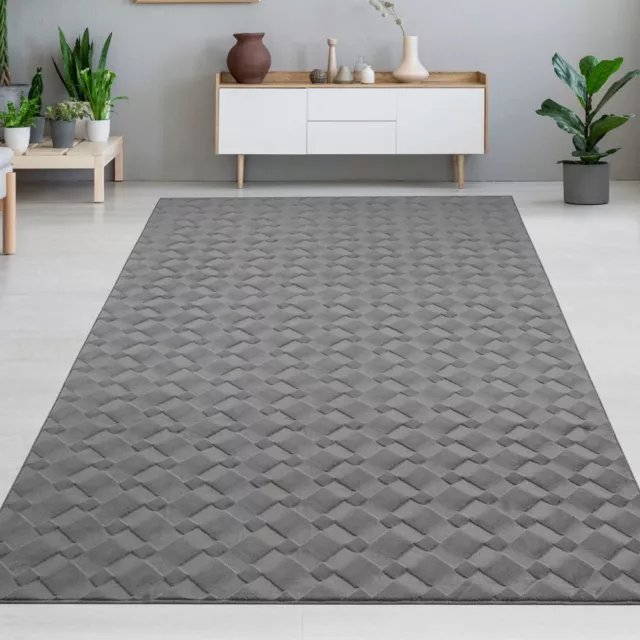 Preciosa alfombra cálida con elegante diseño de rombos en antracit