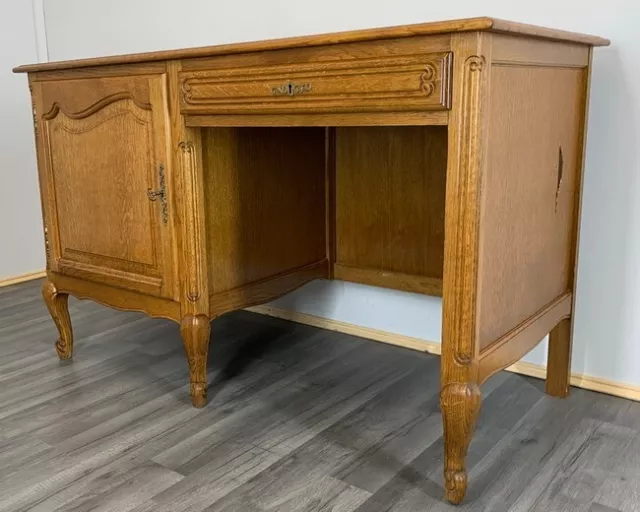 Beautiful French oak Desk/ Bureaux in Louis XV style  (LOT 618)