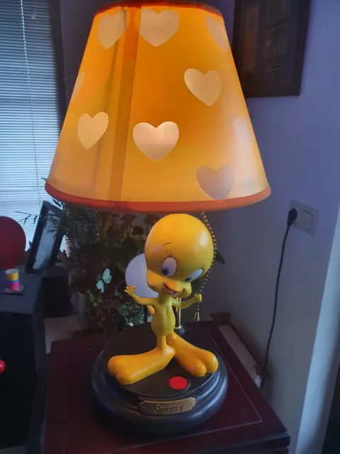 Extremely Rare! Looney Tunes Tweety Standing Figurine Table Lamp Statue