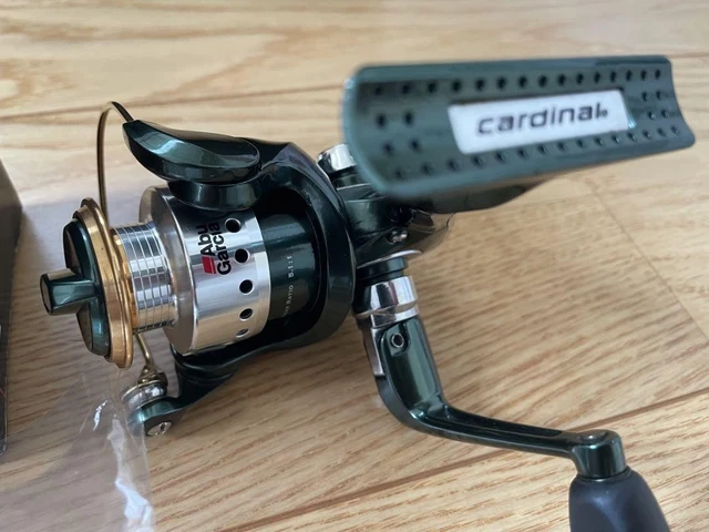 ABU GARCIA CARDINAL 300U Spin Cast Reel Green w/ Users Card