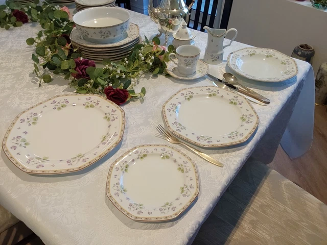 CHRISTOPHER STUART MIKASA 'Gracious' 45 piece setting for 8 - Violets ...