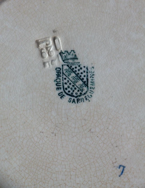 Saucière Ancienne En Faïence De Sarreguemines - Décor Blanc Et Feuillage, Très Bon État