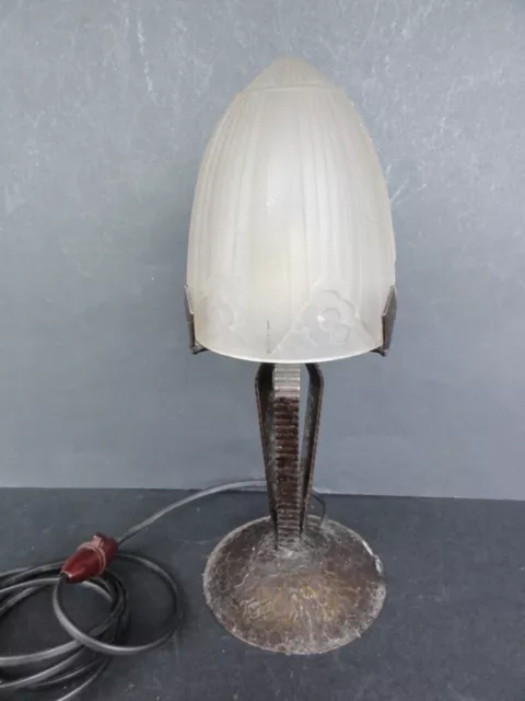 Lampe Art Deco Ferronnerie  Et Verre Moulé-Pressé Blanc Sonover